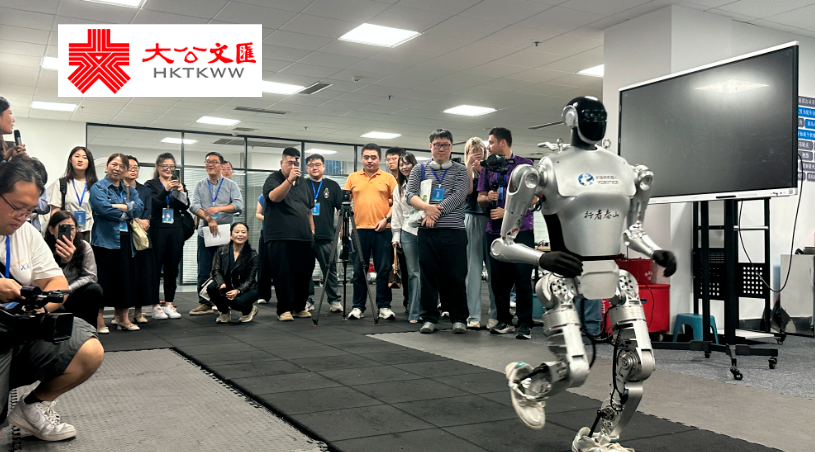 外媒记者邂逅机器人（天团）山东优宝特机器人秀出硬核科技