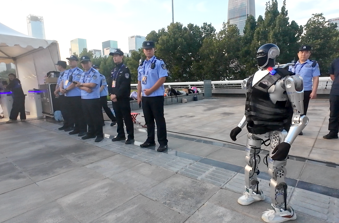 优宝特机器人AI“新警员”协助济南公安圆满完成周杰伦演唱会安保任务
