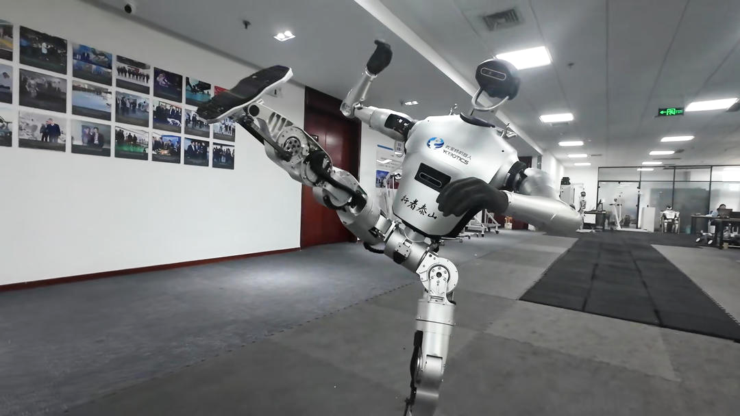 优宝特智能机器人一年学会“七十二变”