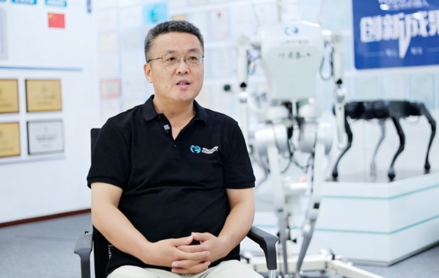 机坚强”和他的12年