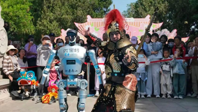 行者泰山首秀千佛山庙会，科技遇上庙会精彩不容错过！